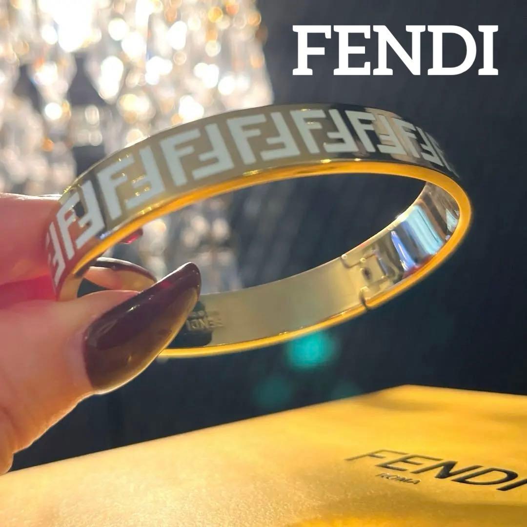 FENDI 可愛すぎるフェンディ フォーエバーブレスレット バングル