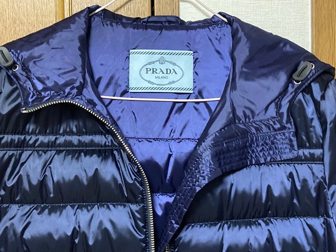 PRADA フード付きダウンジャケット ネイビ－ Mサイズ 美品 - メルカリ