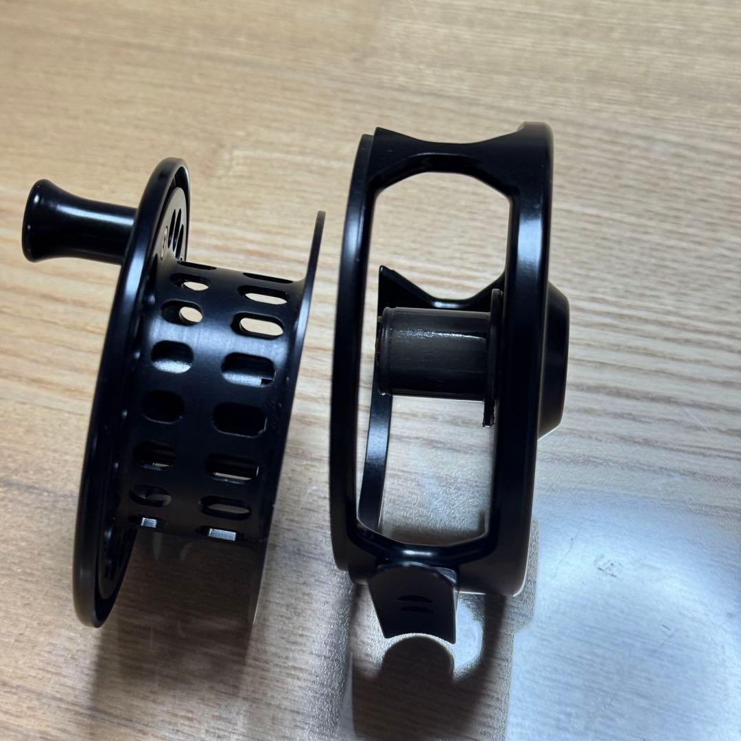 VARIVAS Surface System フライリール ブラック - メルカリ