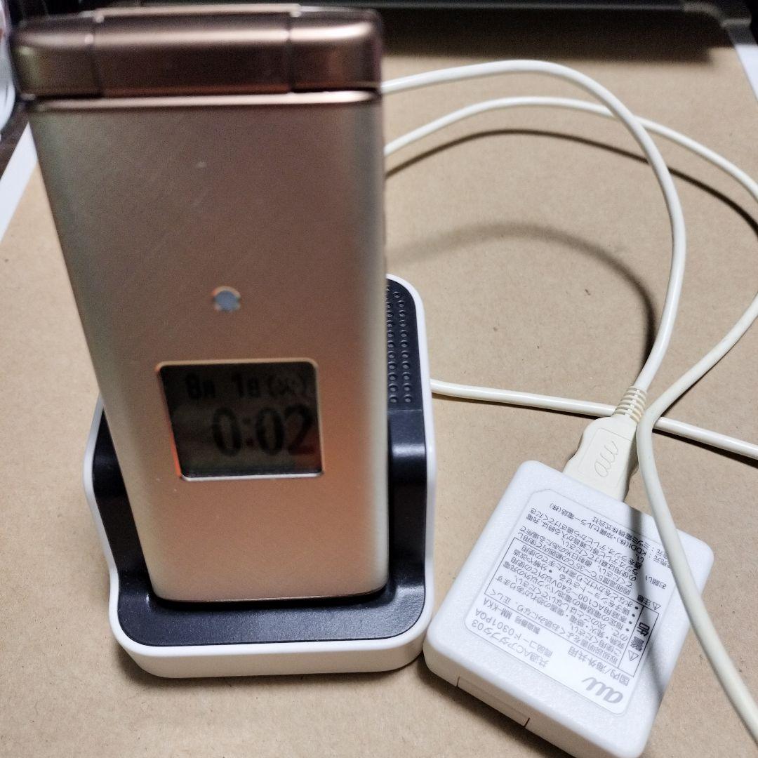 かんたんケータイ KYF38 充電器付き 卓上ホルダ・マニュアル付き