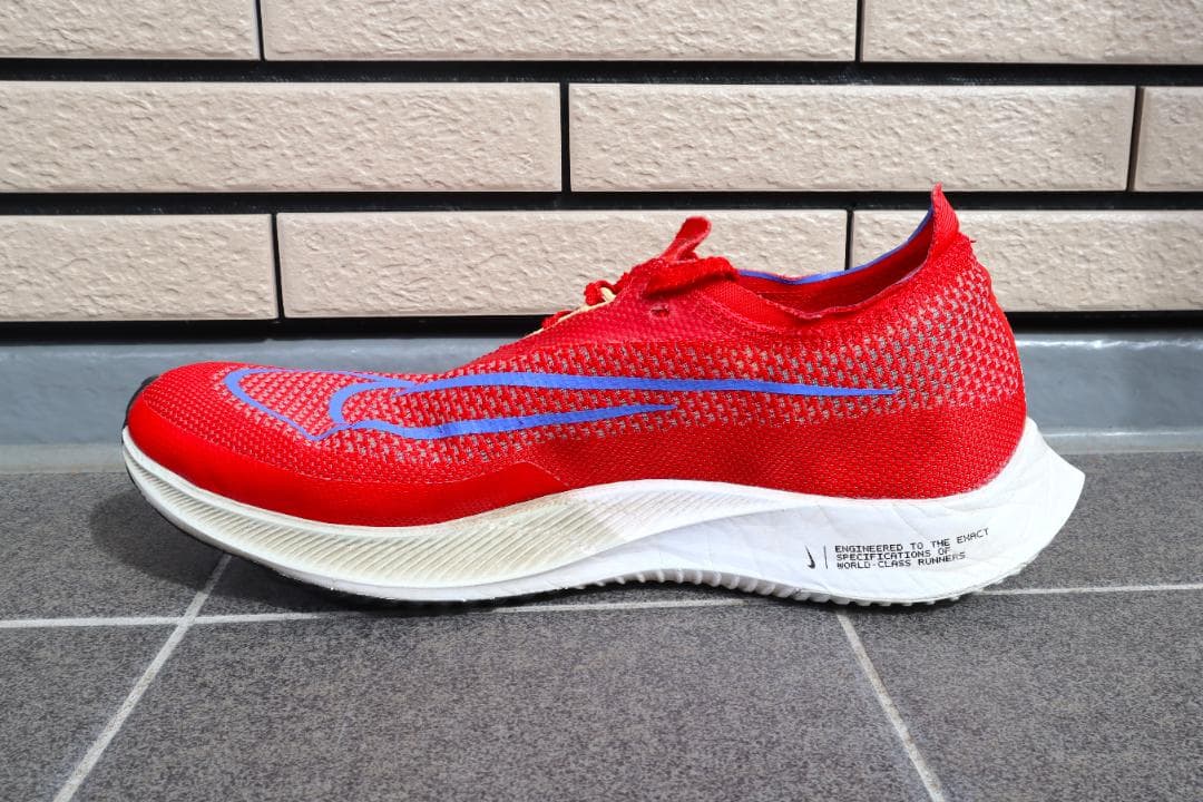 美品・ナイキ ストリークフライ ・27.5cm