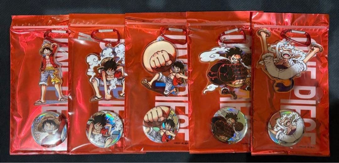ONE PIECE オーロラアクキー&メタリック缶バッジ 5種セット ワンピース』“アルティメットクルー”シリーズ第5弾のアクキー、缶