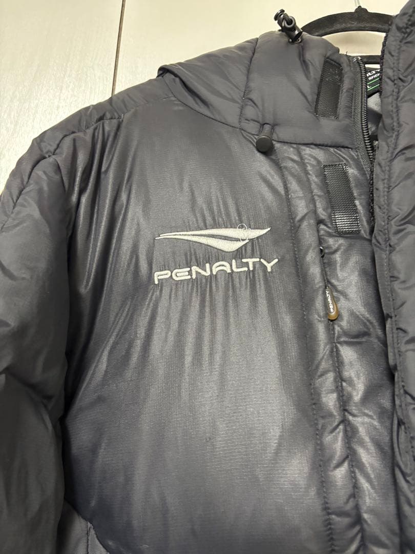 湘南ベルマーレPENALTY フード付きロングベンチダウンコート 黒