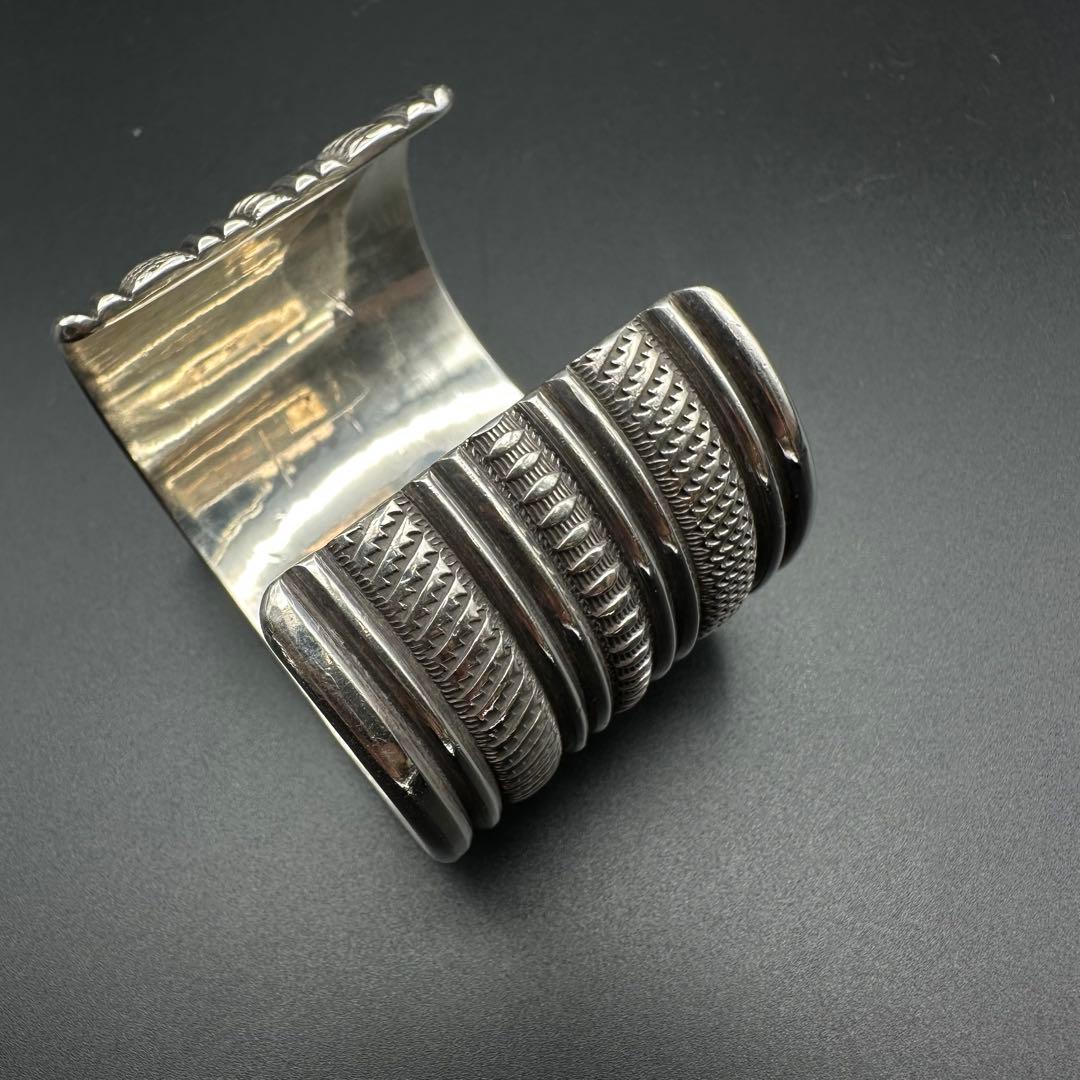 美品】Navajo Clendon Pete スタンプワーク バングル - メルカリ