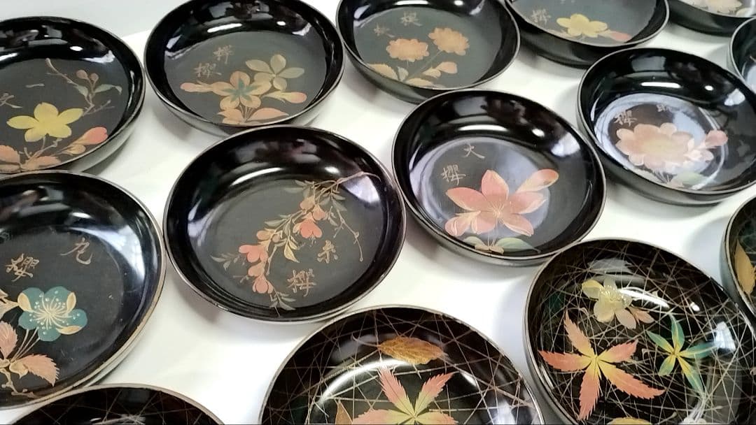 花見皿　桜の漆小皿20枚　漆　桜づくし　銘々皿　蒔絵　桜　骨董　VINTAGE 銘銘皿 さくら | 【会津漆器・会津塗り専門店】会津名匠華蔵｜公式