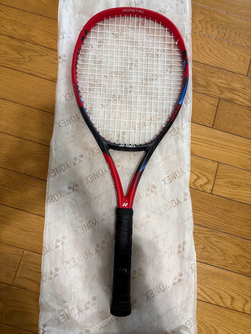 YONEX Vcore100 300gレッド/ブラック　yonex不織布袋付き♡ Yonex VCore 100 V8