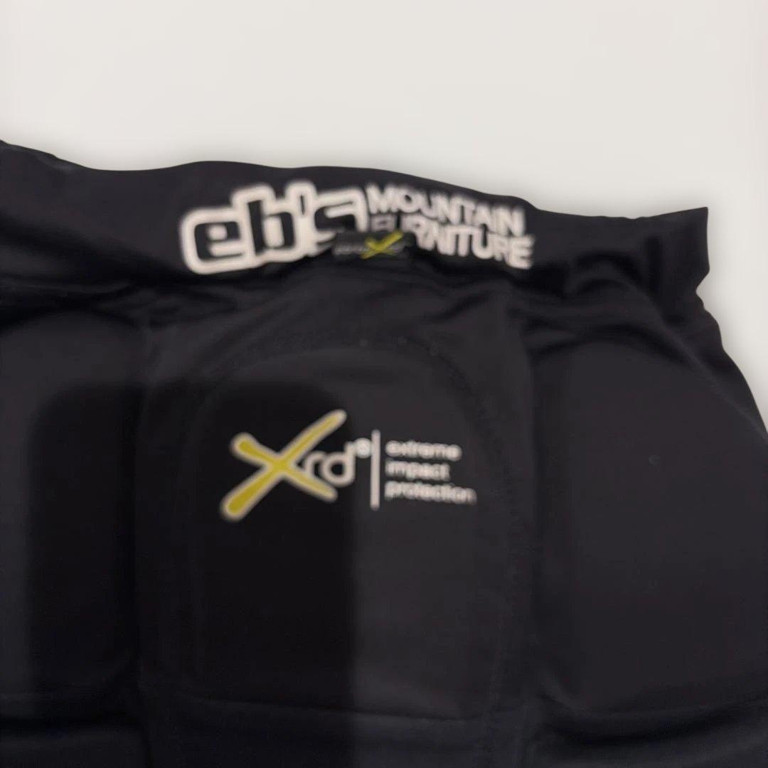 いるま様専用 eb's XRD ヒップガード ➕おまけ付き膝当てand手首ガード