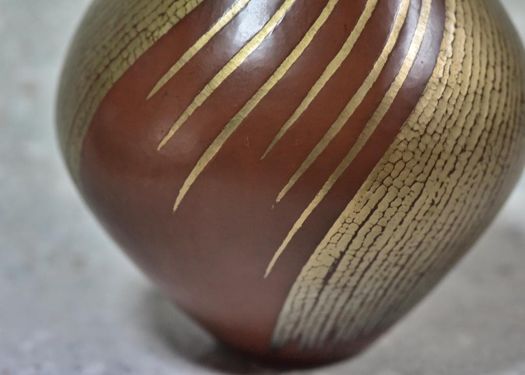 玉川堂第五代目覚平造 金彩紋花瓶（鎚起銅器）花入れ