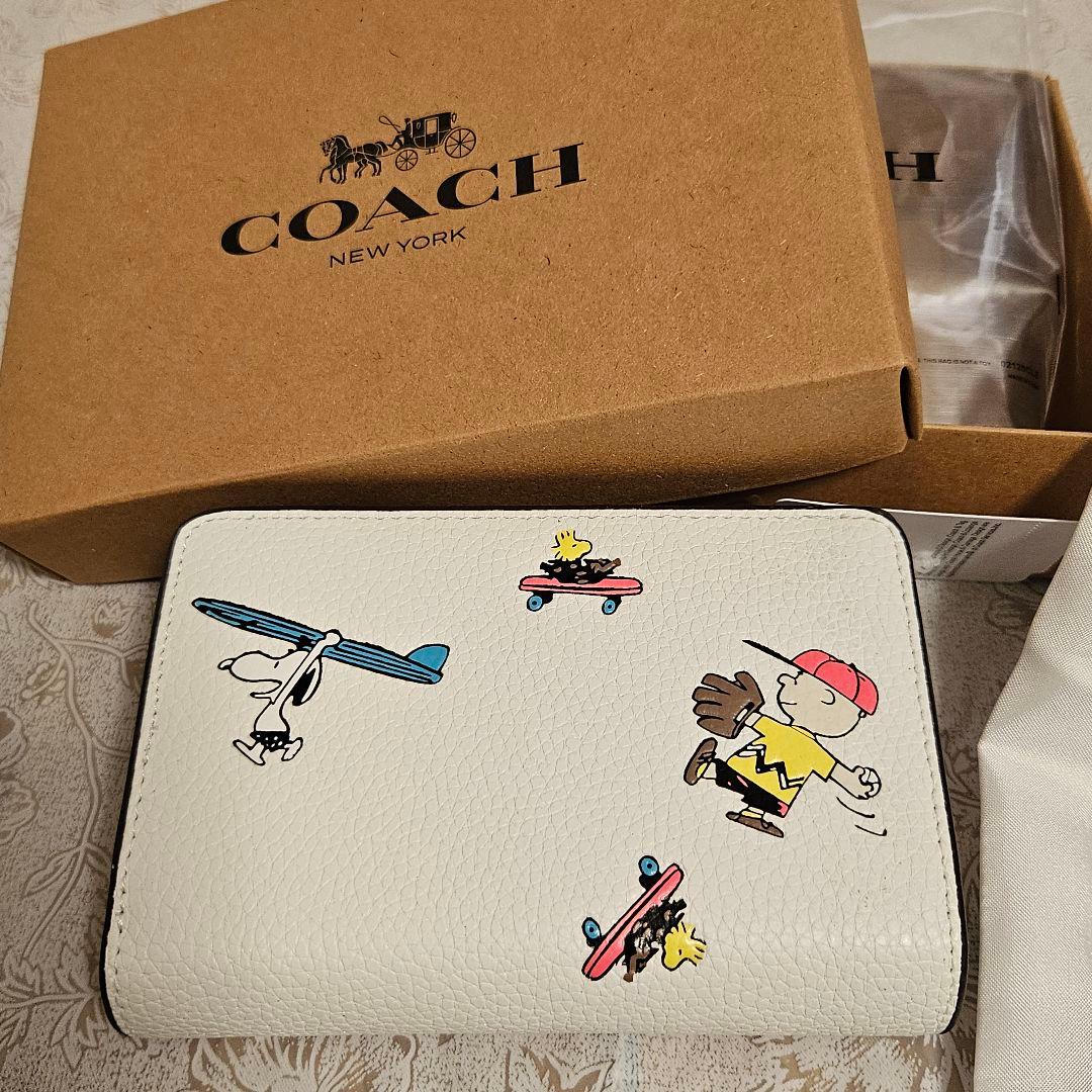 COACH スヌーピー柄 二つ折り財布 新品未使用 保存袋、箱付 - メルカリ