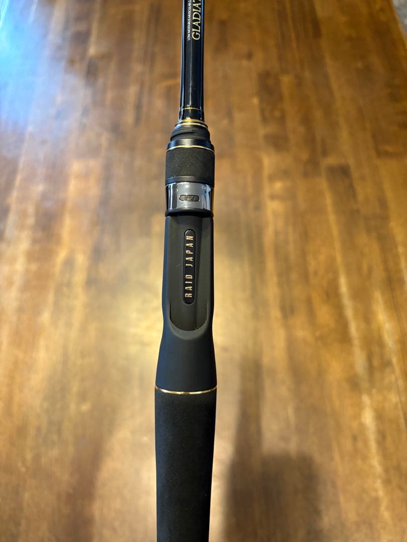 美品）レイドジャパン グラディエーターアンチ ブラックバイパー