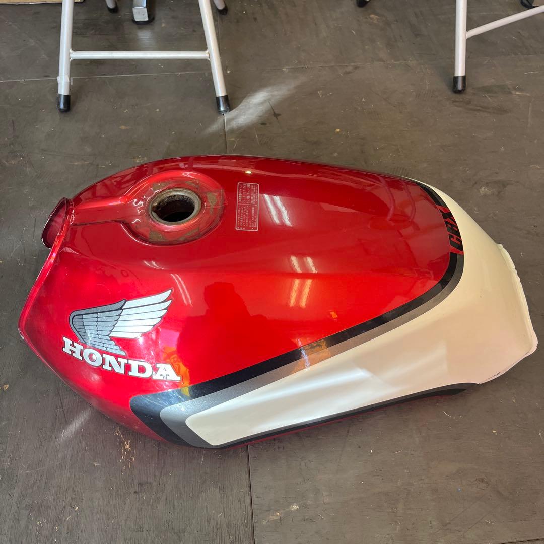 ② CBX400F HONDA ガソリンタンク 赤 Yahoo!オークション - CBX400F タンク ホンダ ガソリンタンク 当時物