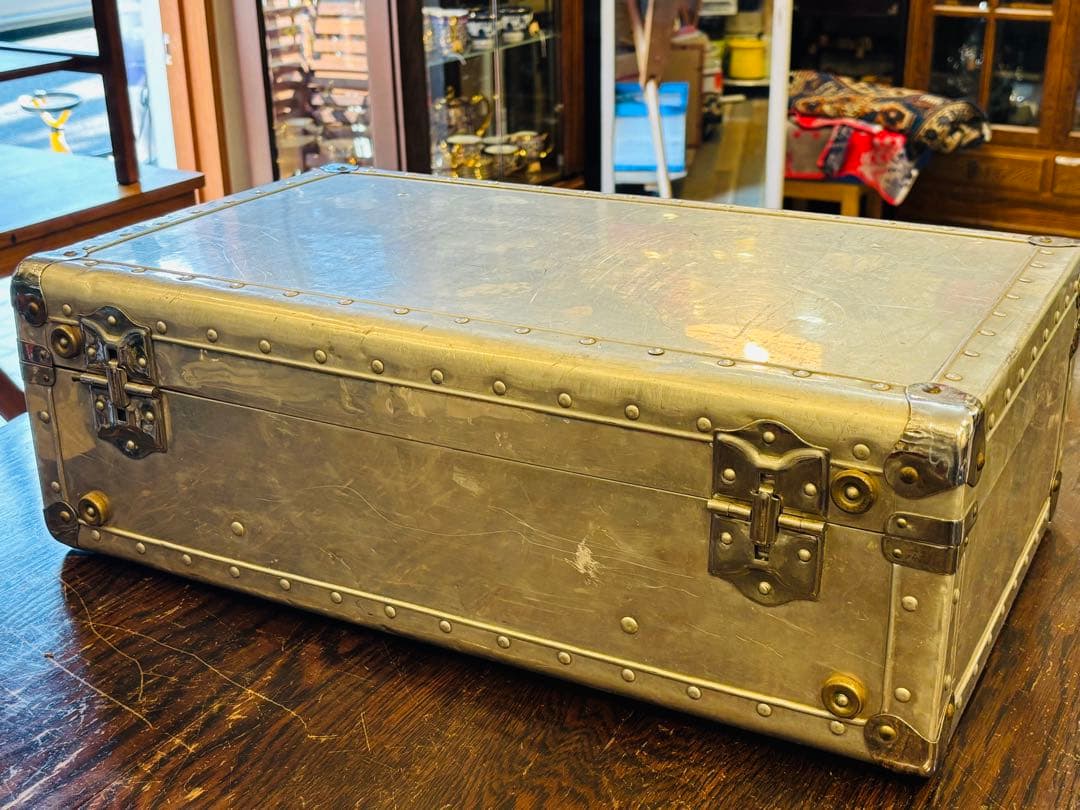 ヴィンテージ トランク 金属製 取手も金属 シルバー アタッシュケース