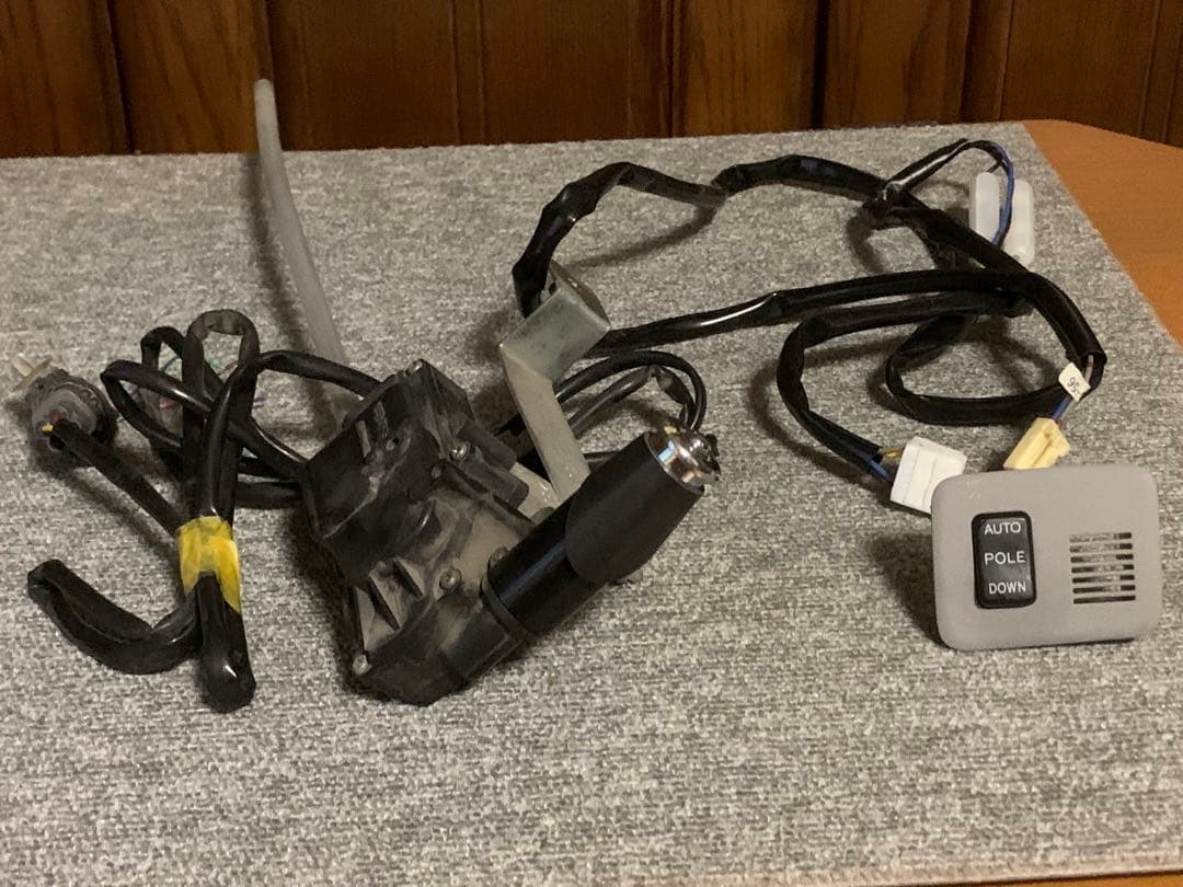 セルシオ　30後期　フロント用　コーナーポール 30後期セルシオ コーナーポール格納 - YouTube