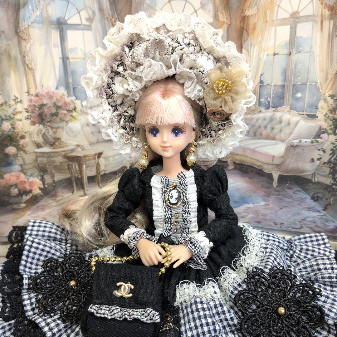 ジェニーフレンド27cmドール服 チェックとシャンパンゴールドのドレス