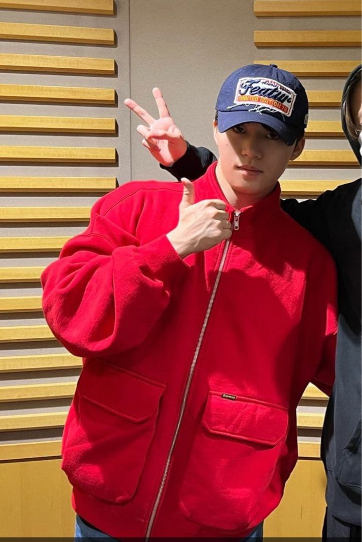 supreme cargo pocket zip up sweatshirt - メルカリ