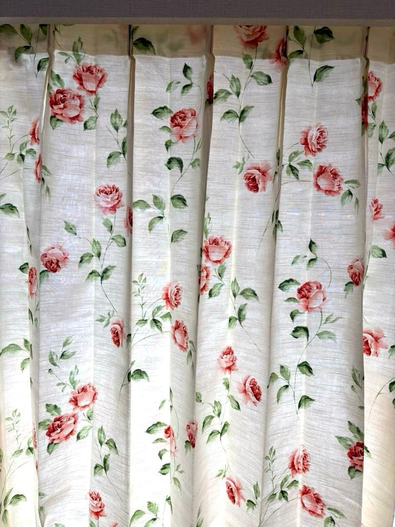 シ*子様 ローラアシュレイ花柄クリーム色カーテン LAURA ASHLEY(ローラアシュレイ)のオーダーカーテン | カーテン