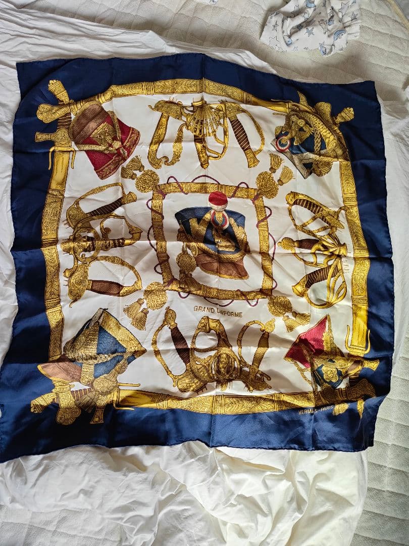 HERMES シルクスカーフ ネイビー ゴールド HERMES エルメス ストール スカーフ 『LES CAVALIERS D'OR（黄金の騎士