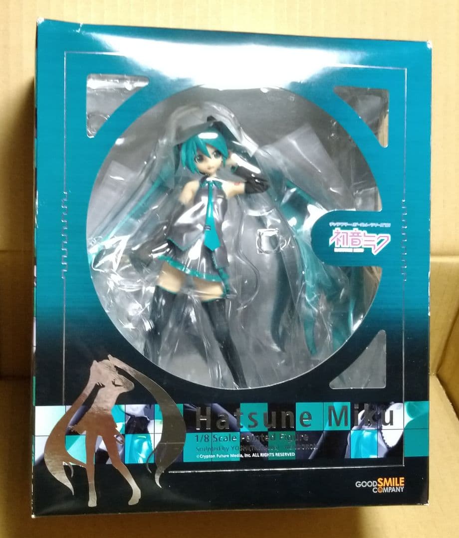 初音ミク 1/8スケール フィギュア Amazon | レーシングミク 2013 ver. (1/8スケール PVC製塗装済み完成品