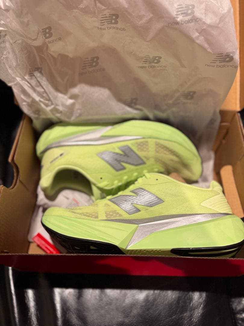 【新品未使用】ニューバランス　27.0cm FuelCell Rebel v5