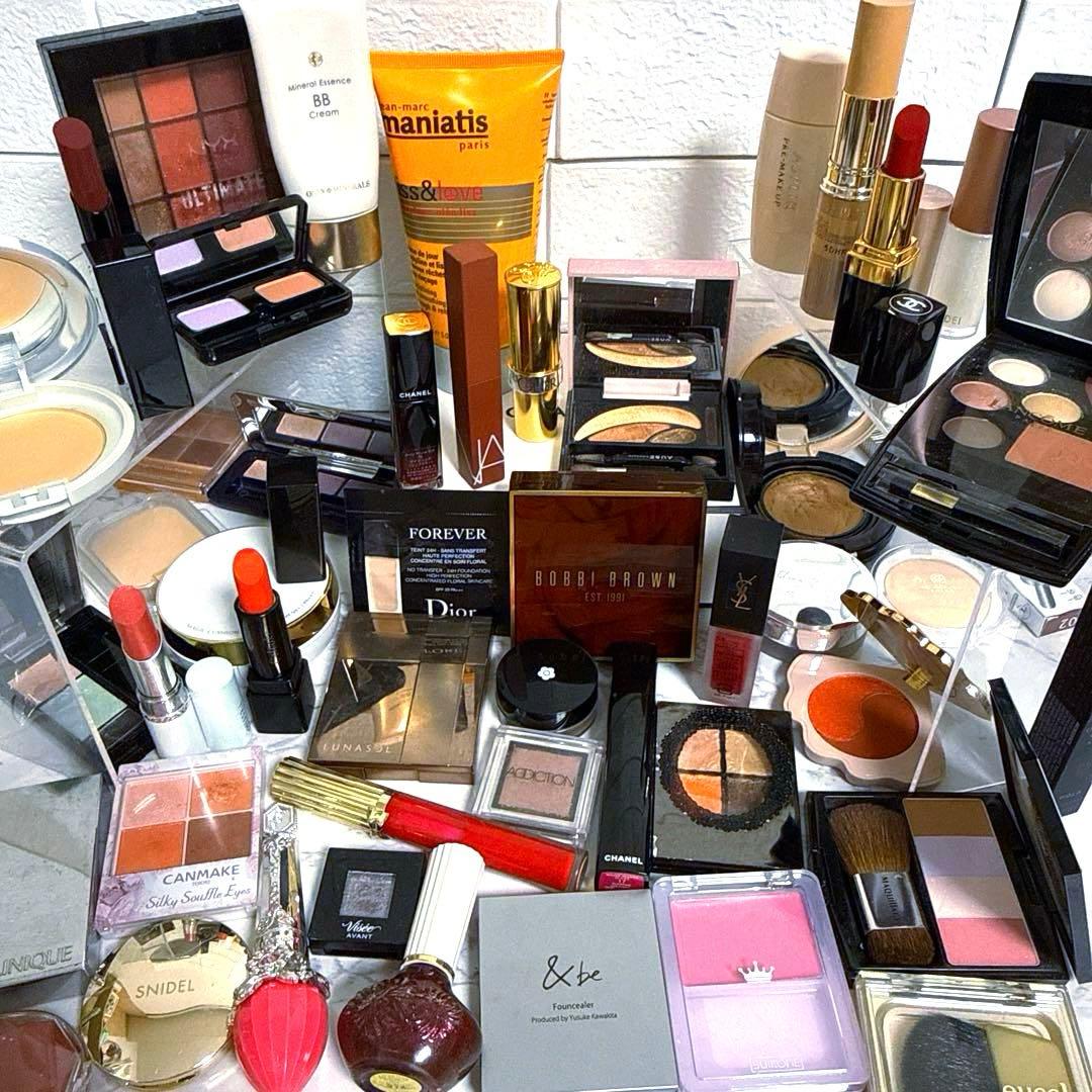 CHANEL イブサンローラン デパコス コスメ まとめ売り CHANEL イブサンローラン デパコス コスメ まとめ売り - アイシャドウ買う