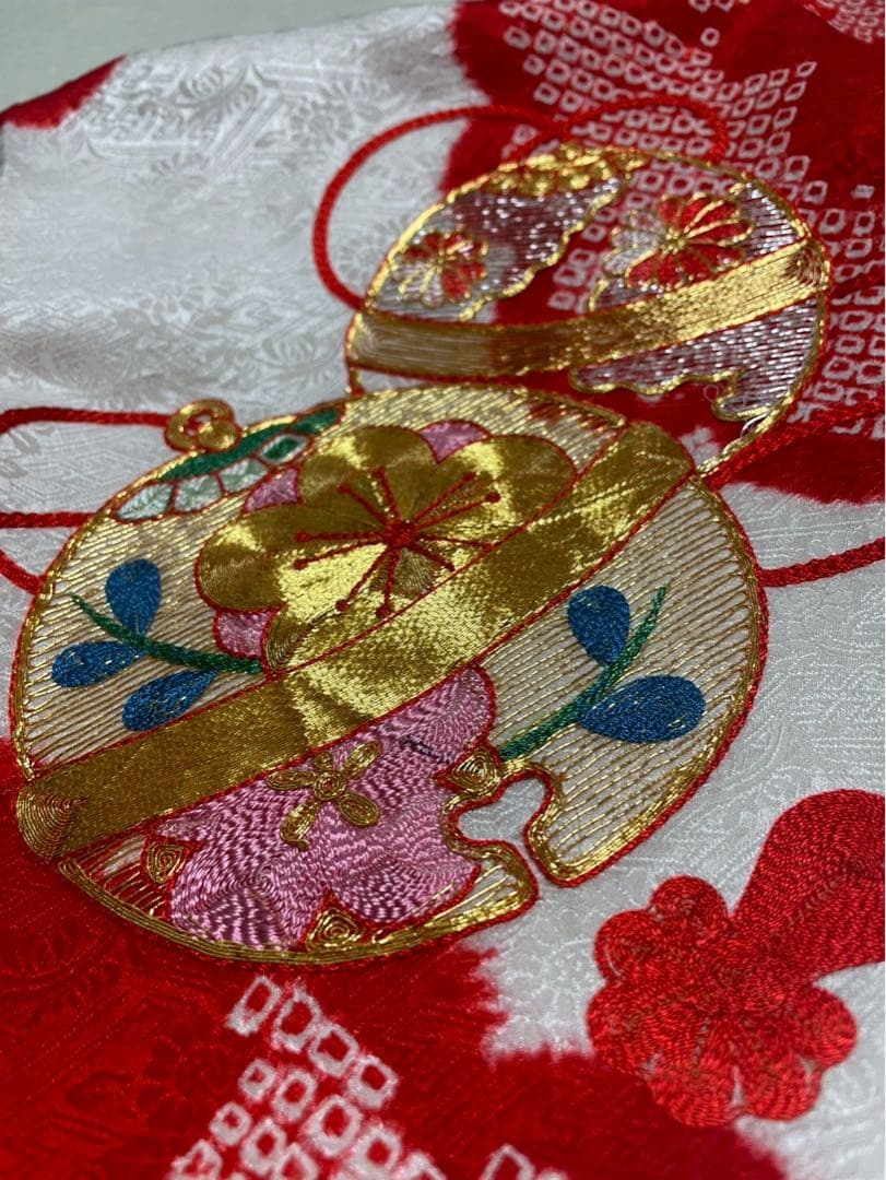 産着 女の子 正絹 ポリエステル 金駒刺繍 絞り 高級 赤 長襦袢付き 地紋