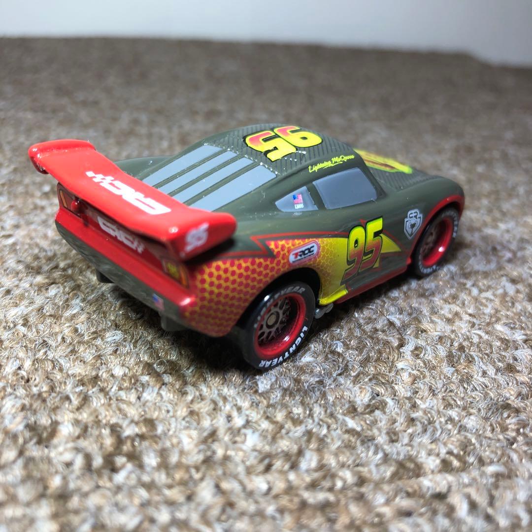 美品 カーズ トミカ ライトニング・マックィーン カーボンレーサー