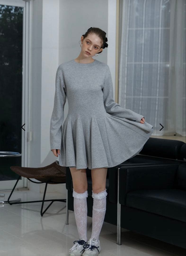 【新品タグ付】THETOE Poros Flare Onepiece gray Poros Flare Onepiece – THE TOÉ