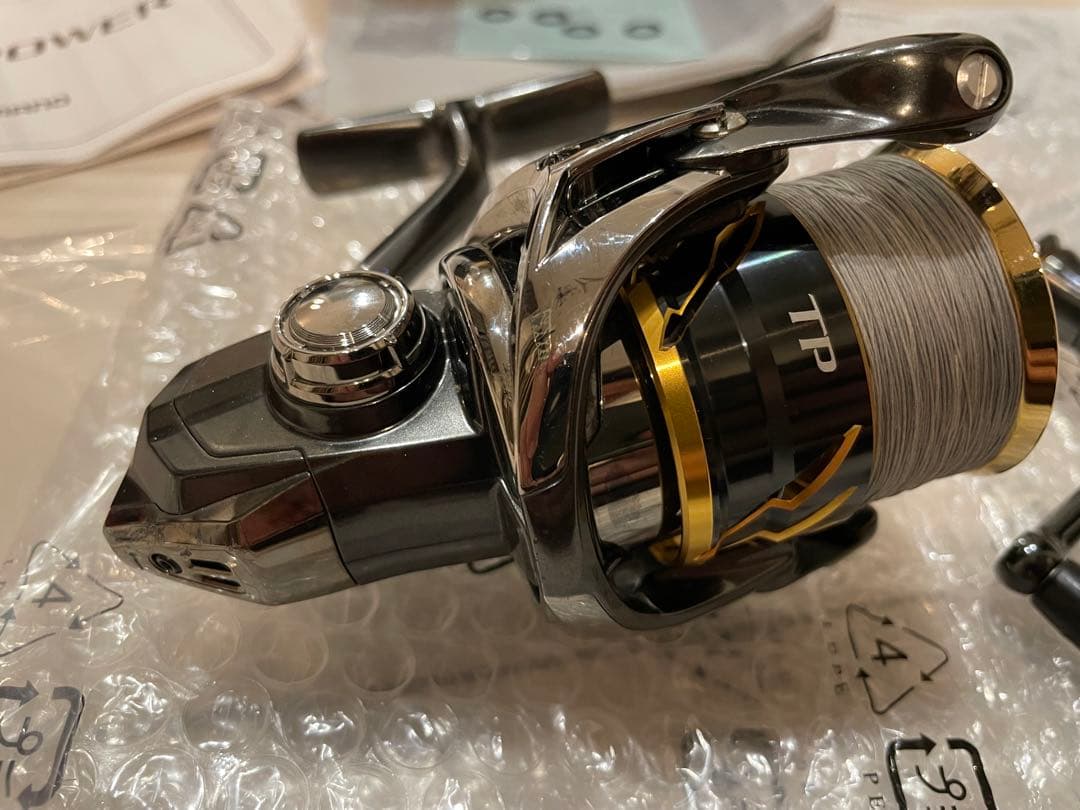 最終値下げ！シマノ ツインパワーC3000MHG L108950056 - リール