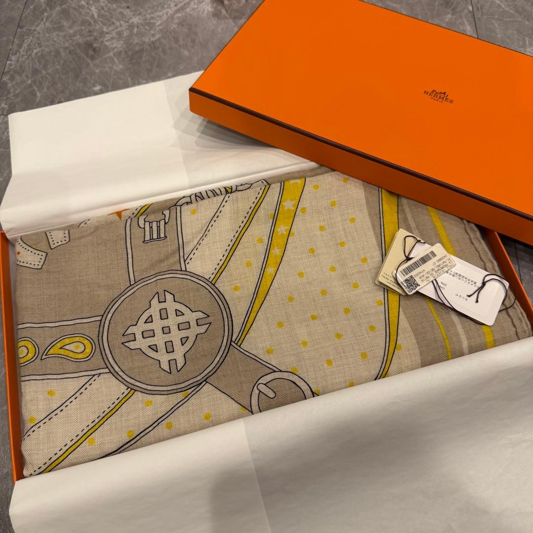 美品　HERMESエルメス　カレジェアン　朝の散歩バンダナ　カシシル　ベージュ エルメス バンダナ カシシル カレジェアン140 朝の散歩 カシミヤシルク