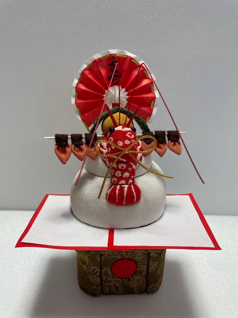 ハンドメイド　木目込み人形　鏡餅　茶系花模様の三宝 Amazon.co.jp: 国産木製鏡餅 三宝セット : おもちゃ