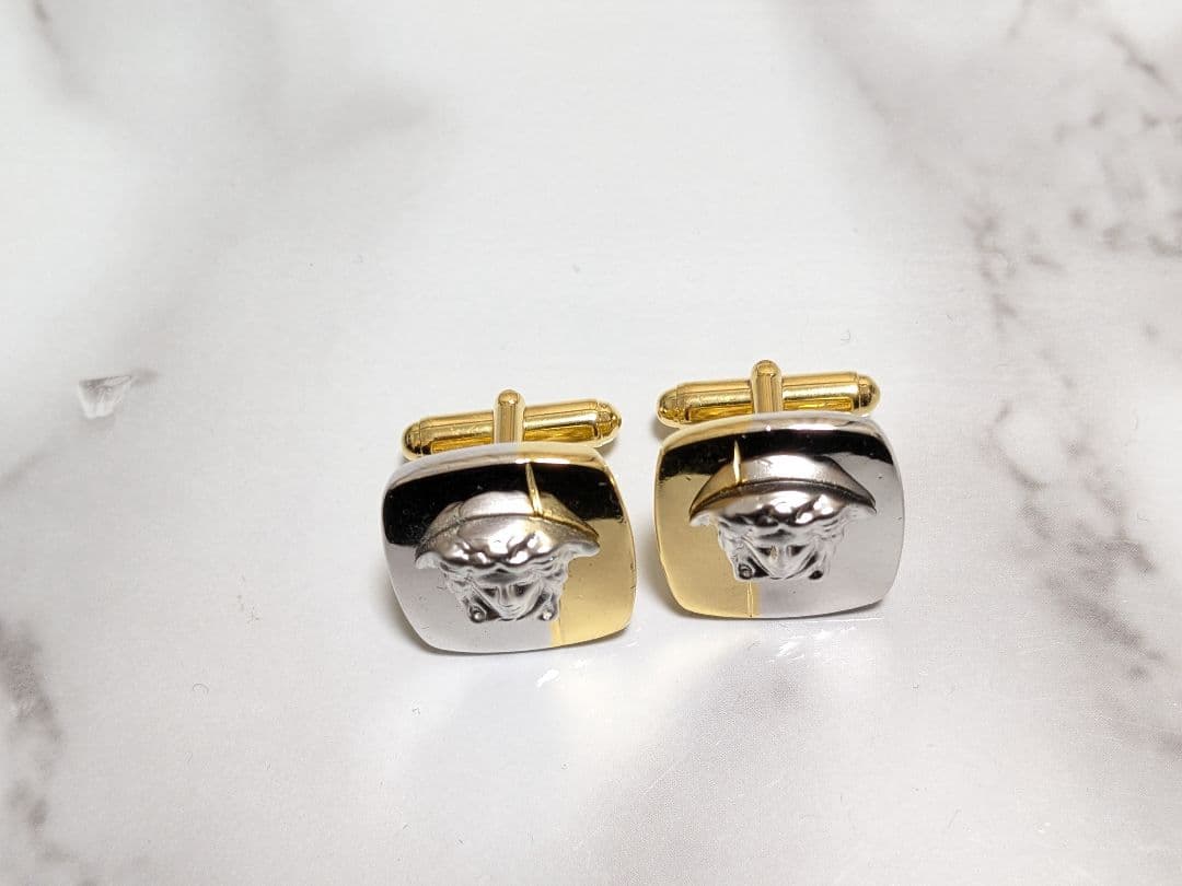 ヴェルサーチ メデューサ カフス シルバー ゴールド - メルカリ