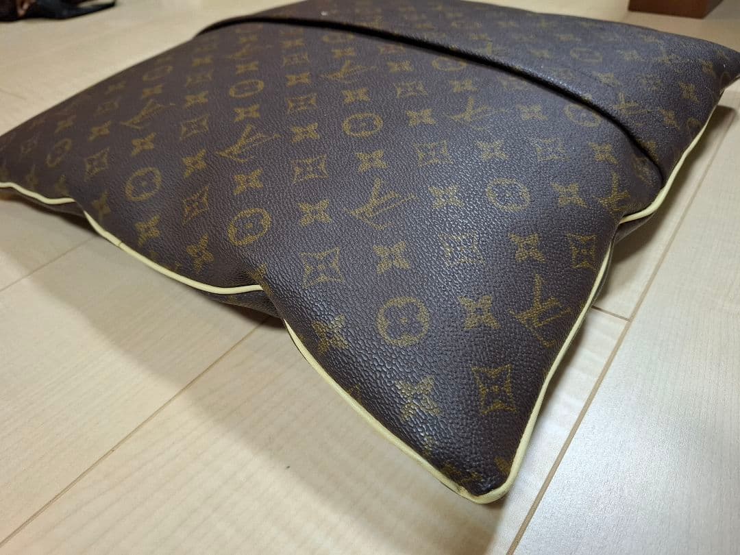 値下!! レア物 ルイ・ヴィトン モノグラム クッション カバー - メルカリ