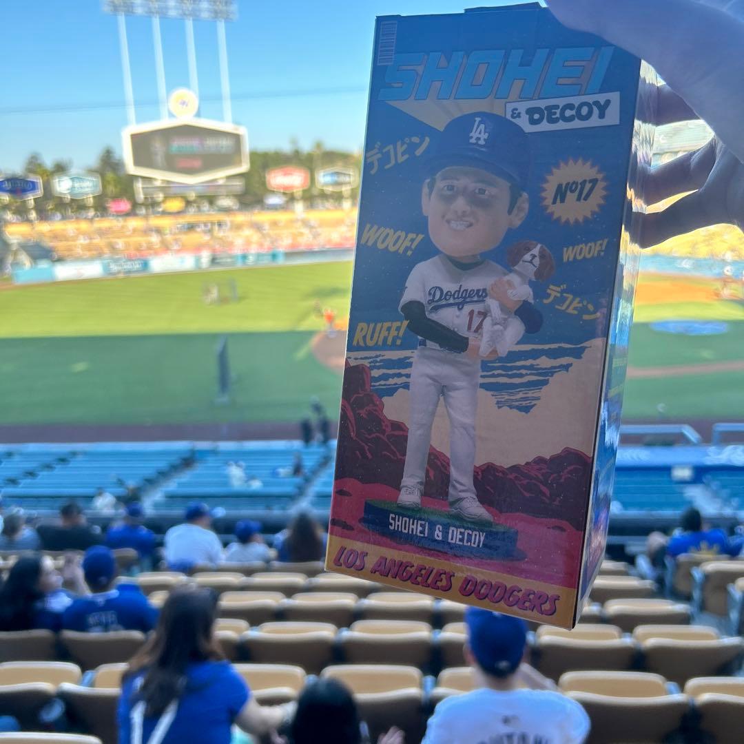 大谷&デコピンボブルヘッド　先着40000人 ロバーツ監督、球場に入るのに苦労…大谷翔平＆「デコピン