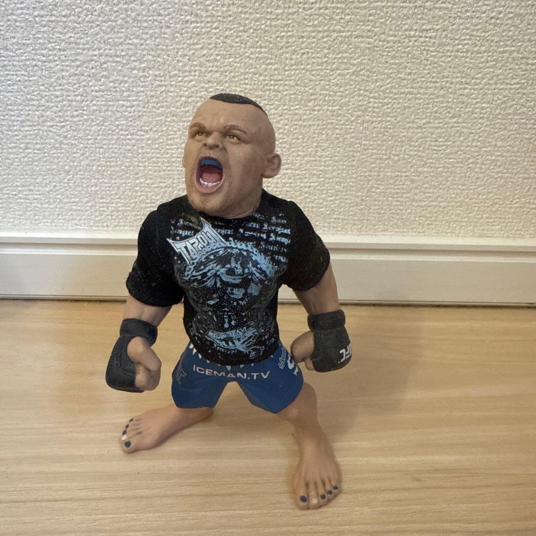 UFC フィギュア 叫ぶポーズ 約15cm Amazon.co.jp: UFCフィギュア - ショーン・シュガー・オマリー