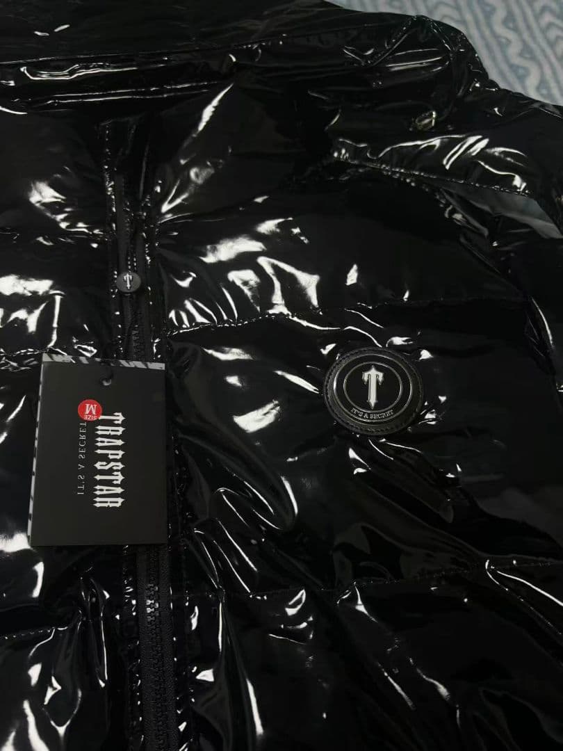 TRAPSTAR エナメルダウンジャケット Mサイズ ブラック 光沢 防寒 人気