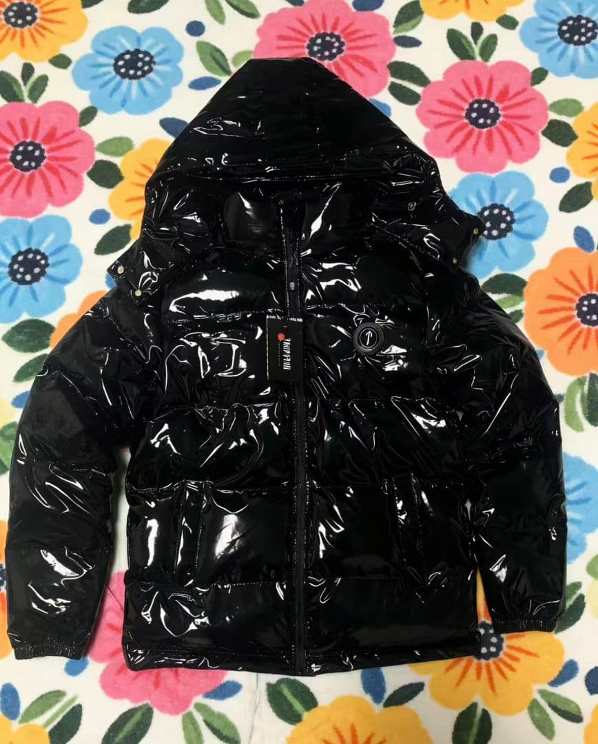 TRAPSTAR エナメルダウンジャケット Mサイズ ブラック 光沢 防寒 人気 TRAPSTAR エナメルダウンジャケット Mサイズ ブラック 光沢 防寒 人気