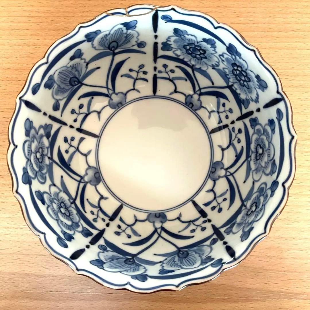 金継ぎ】清水焼 竹峰窯 手描き染付輪花捻草花 深鉢 - メルカリ