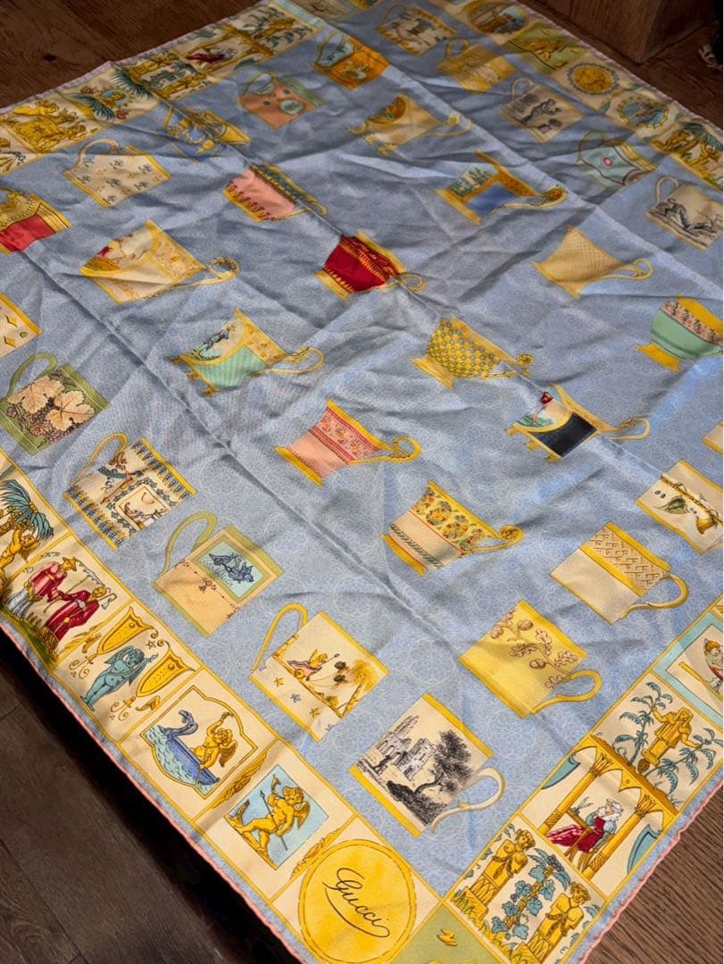 極美品】GUCCI シルクスカーフ 多様なカップデザイン 85✖️85サイズ