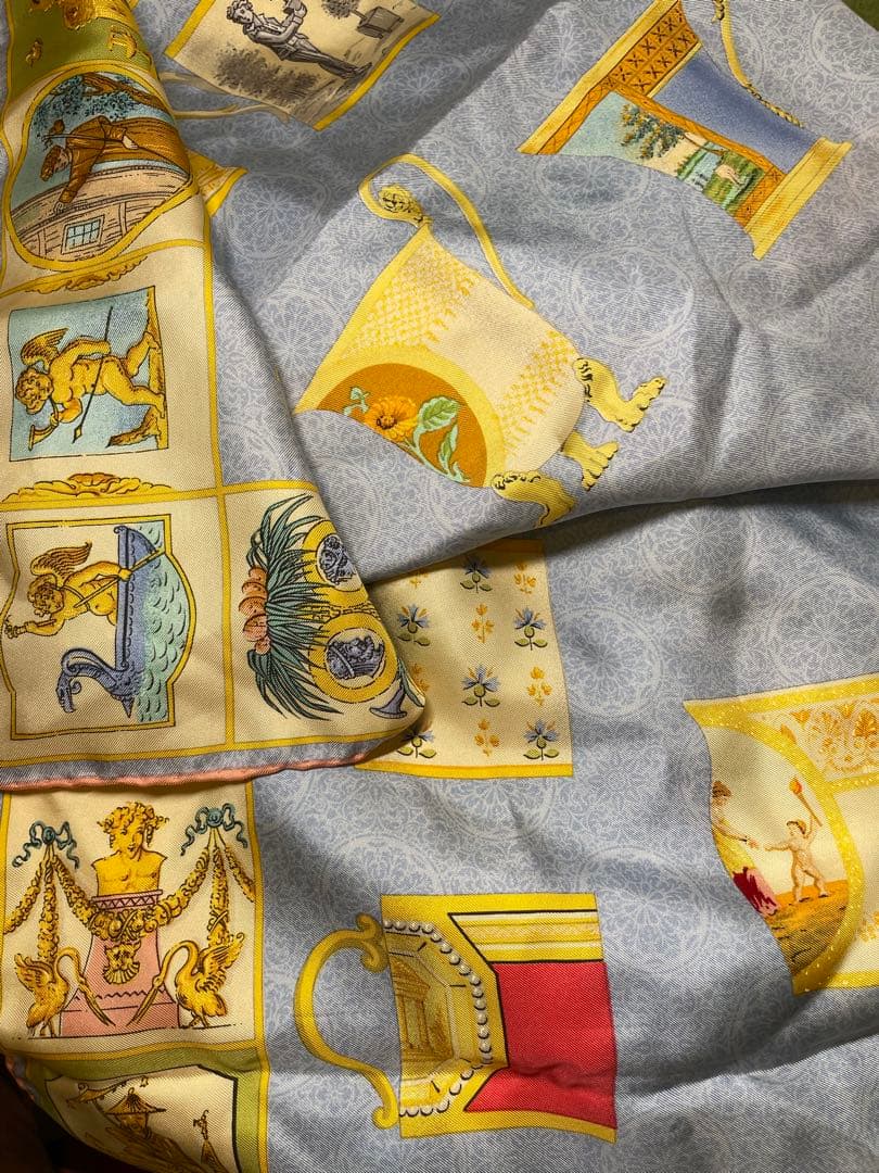 極美品】GUCCI シルクスカーフ 多様なカップデザイン 85✖️85サイズ