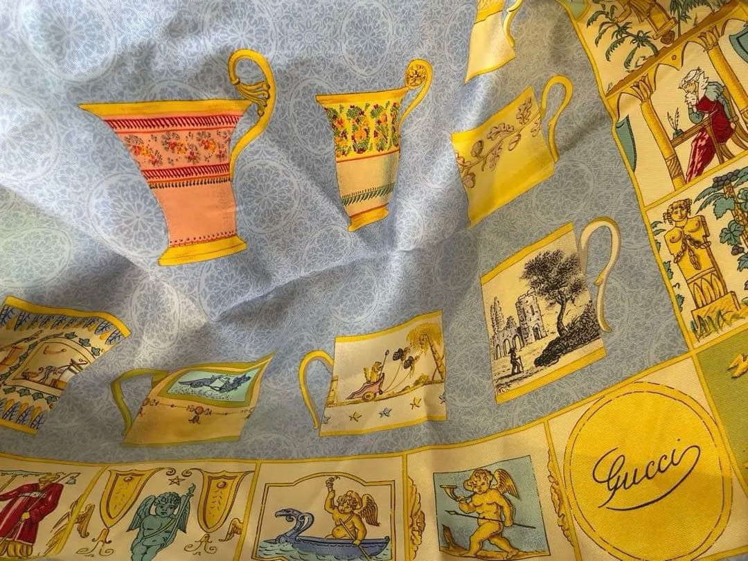 極美品】GUCCI シルクスカーフ 多様なカップデザイン 85✖️85サイズ