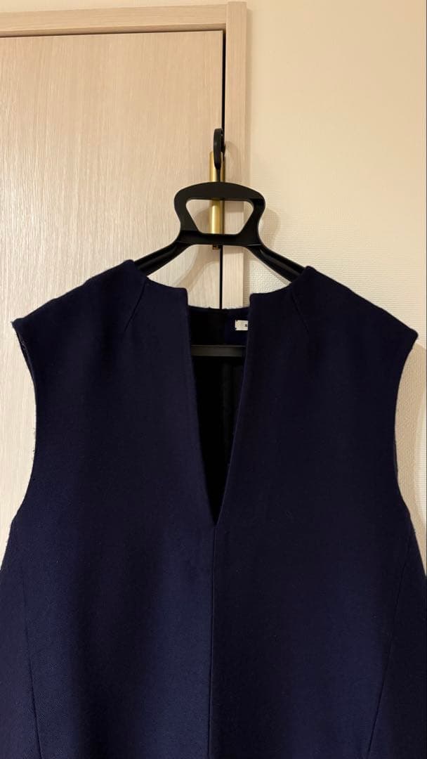 ☆美品【BLAMINK】 Vネックノースリブワンピース (NAVY) - メルカリ