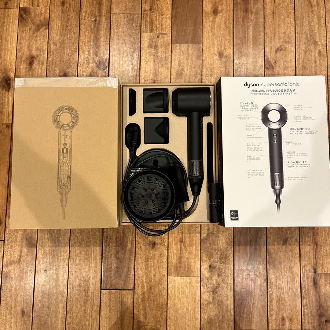 箱・未使用付属品付きDyson supersonic ionic ヘアドライヤー Dyson Supersonic Ionic ヘアドライヤー」など3機種、新色の限定ギフト