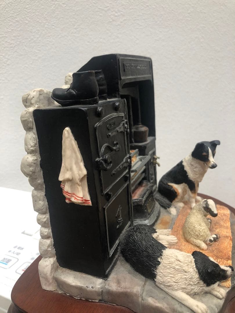 Border Fine Arts」の置物 In From The Cold