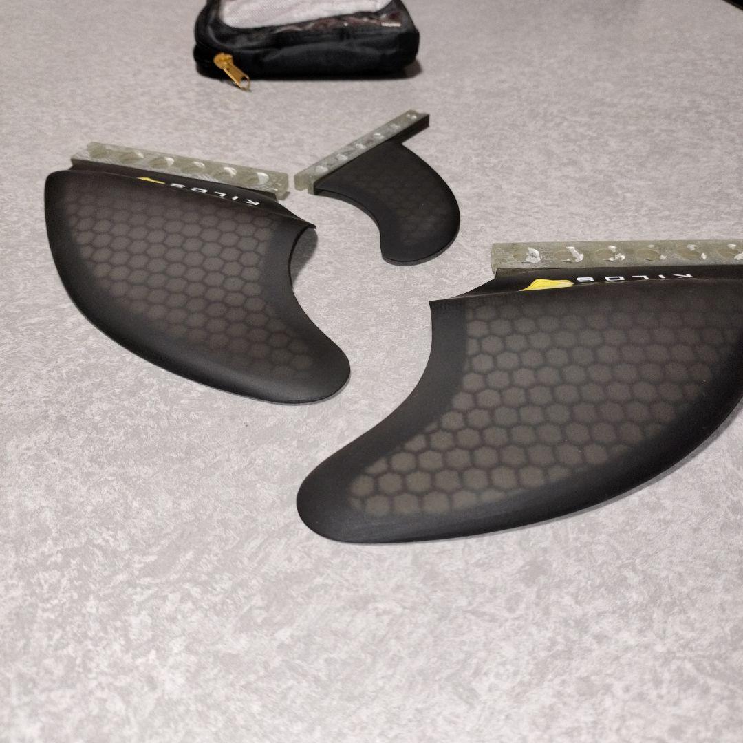 AU FINS KILOS 2＋1 フューチャー ツイン スタビ キール