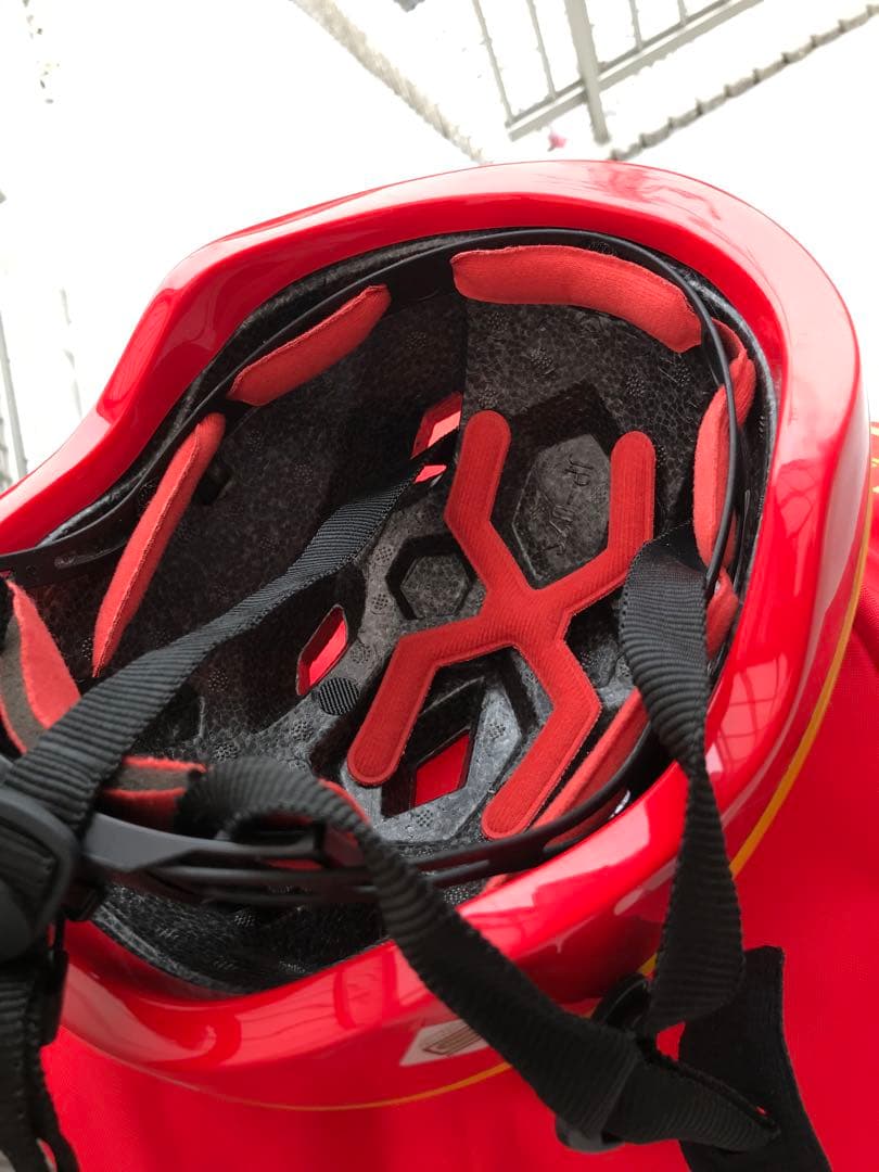 アンパンマン 三輪車 ヘルメット付 音楽ボタン付き 赤