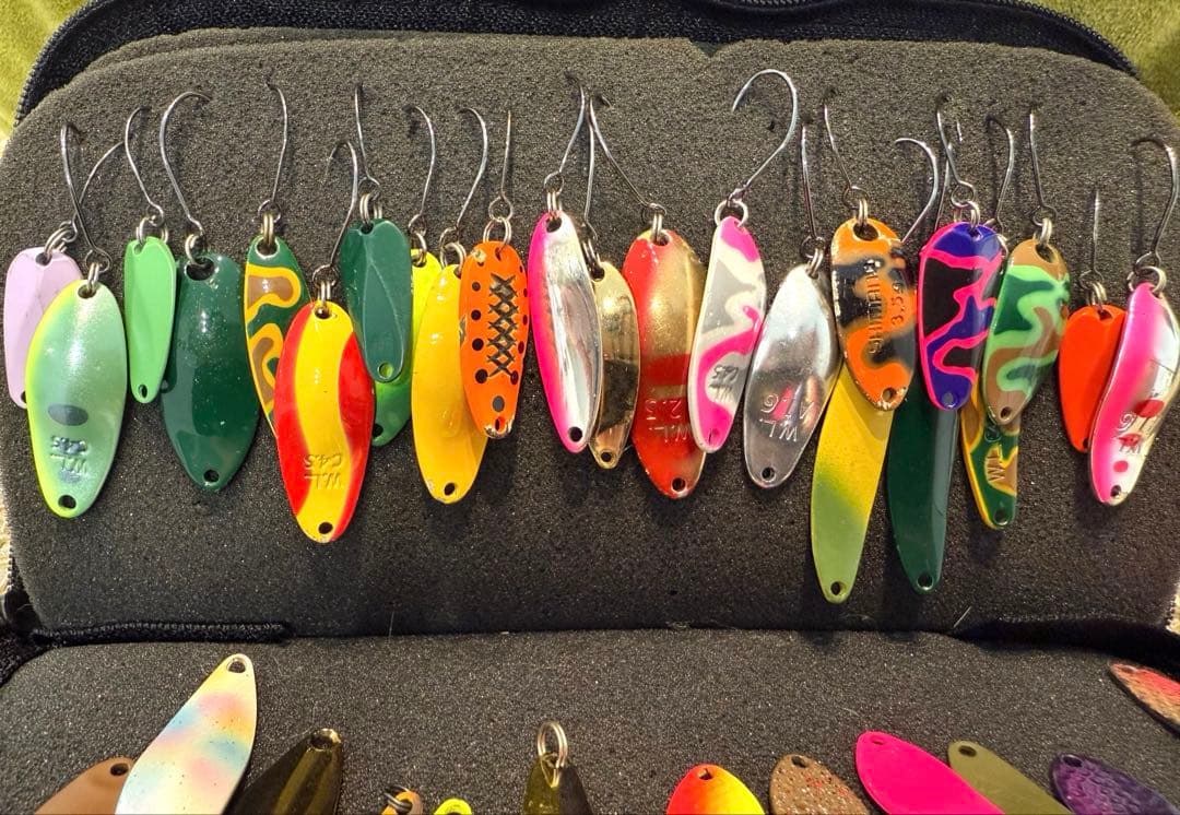 【大セール】エリアトラウト　川釣り　スプーン100枚以上 New product] Daiso has released new area minnows and micro spoons