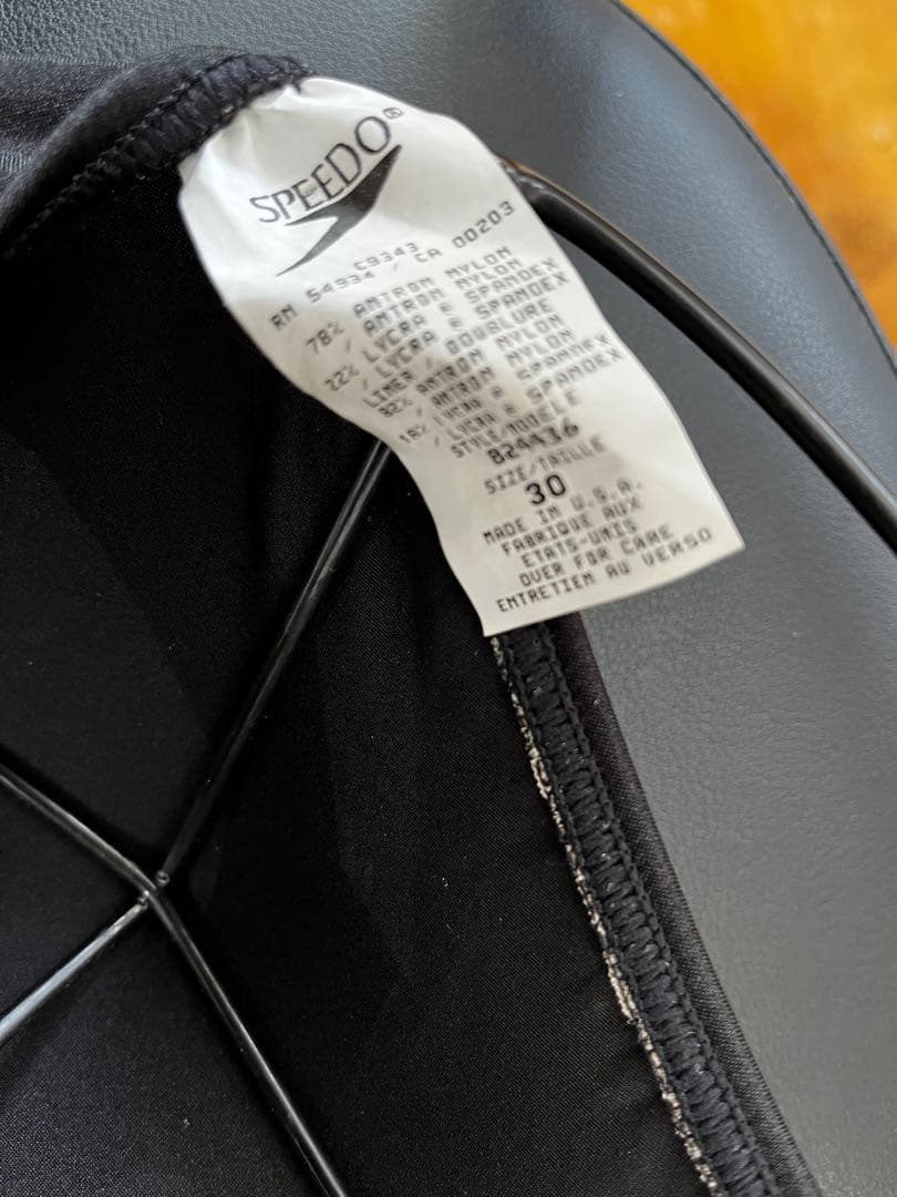 競泳水着スピード ライフガード水着 やや光沢黒 シャーリング加工水着ピーチヒップ