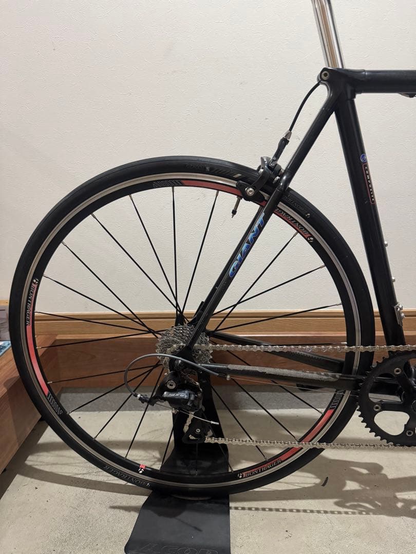 GIANT DEFY】ロードバイク／スタンド付き／要整備