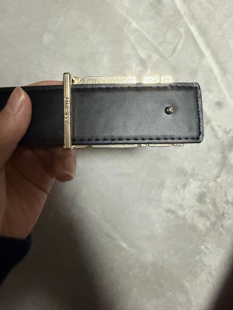 AMIRI ロゴ入り ブラックレザーベルト - メルカリ