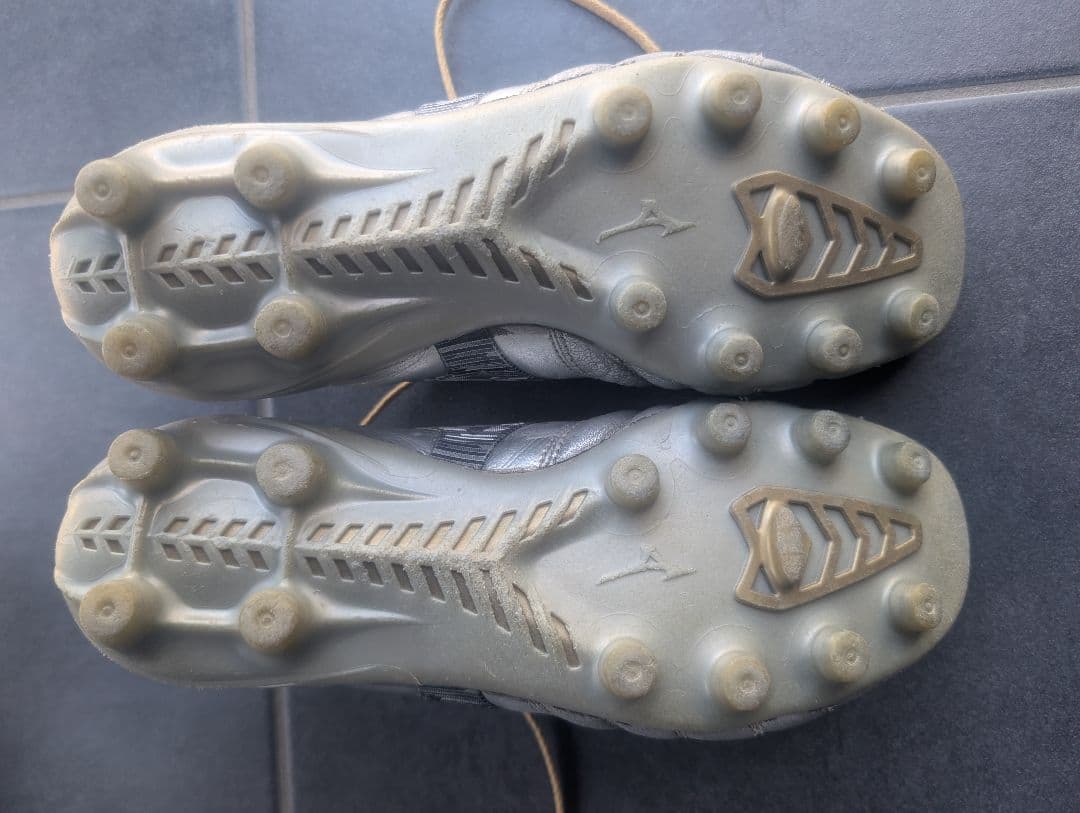 モレリアネオ4　シルバー　23.5cm